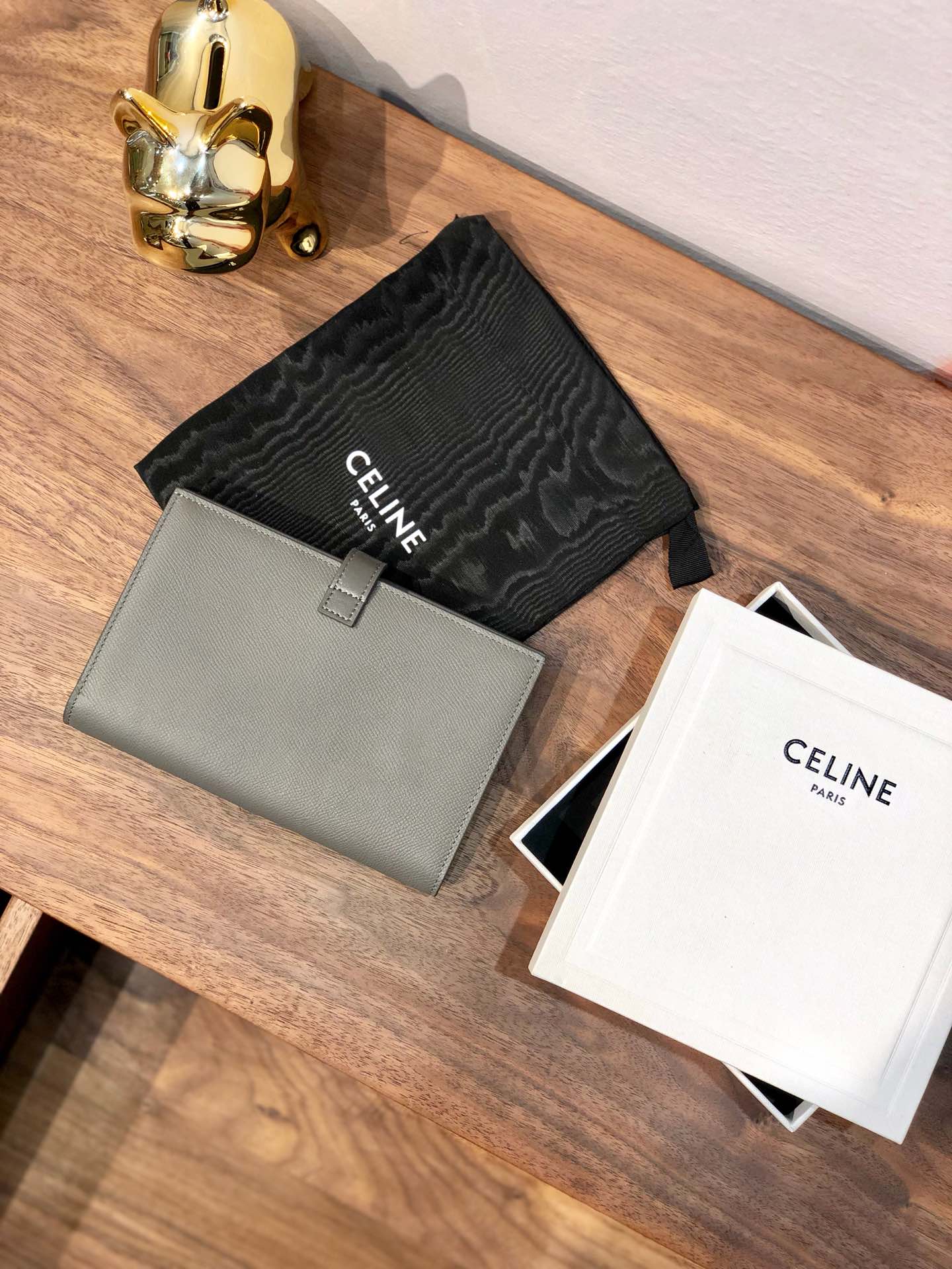 Celine长夹-STRAP大号粒面小牛皮钱包