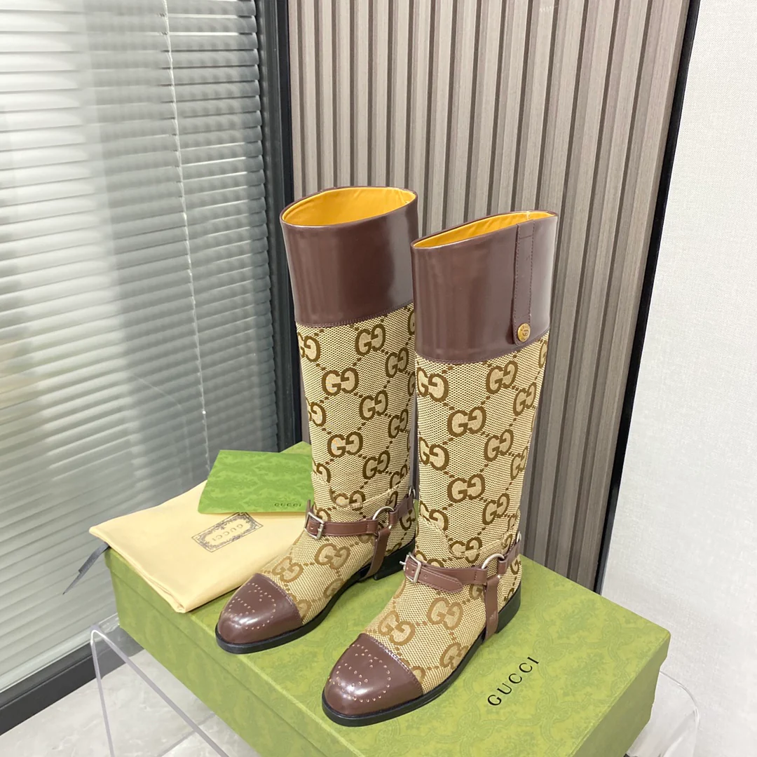 Новинка сезона осень/зима 2022 от Gucci — сапоги для верховой езды в стиле подиума.