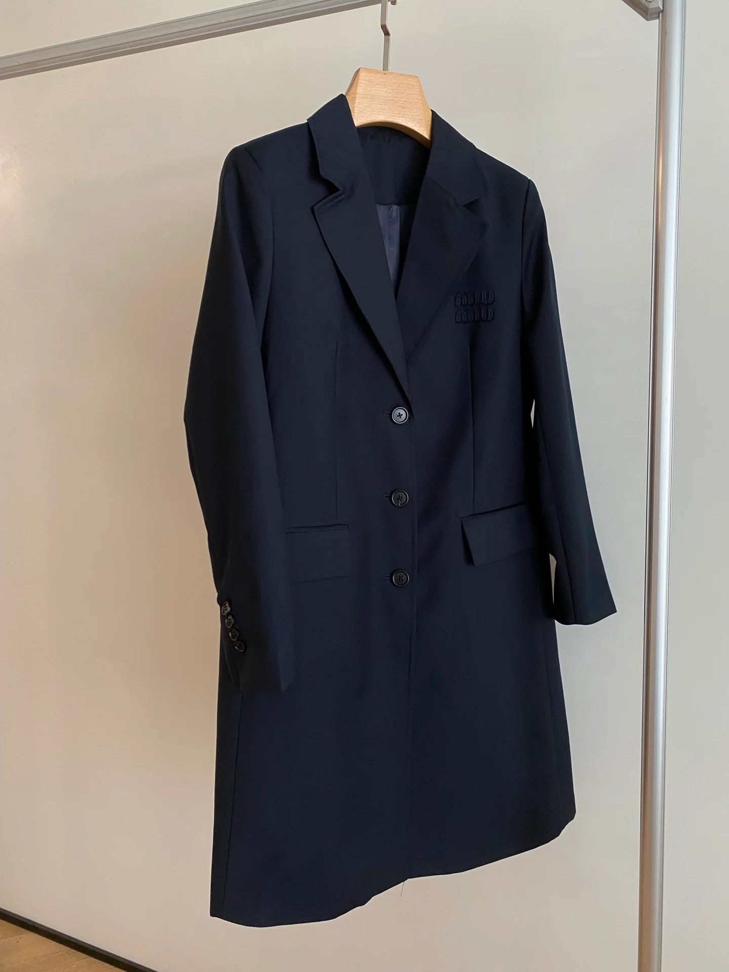 Miu Miu-2404-24ss-Весна/Лето Miu Темно-синее повседневное длинное пальто для костюма