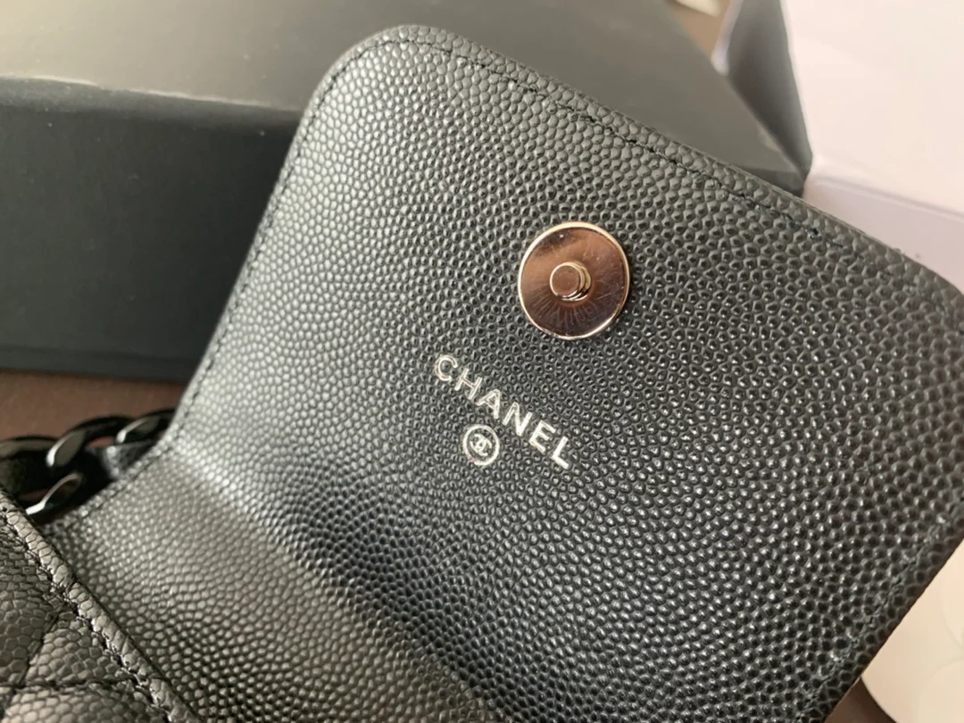 Chanel - Сумка для телефона - Глянцевая кожа - Черная пряжка