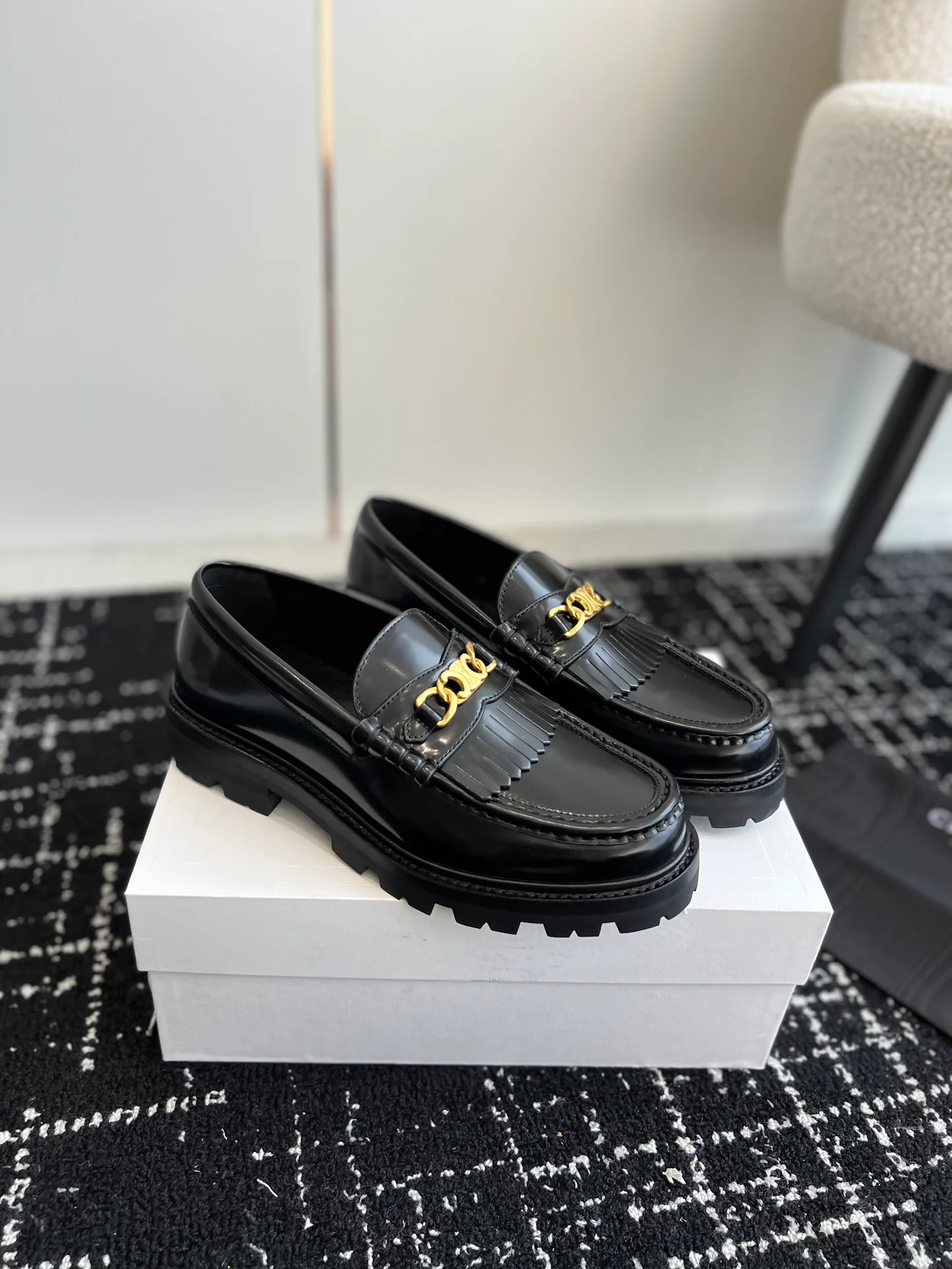 Новинка сезона весна/лето 2023 от Celine - Лоферы Arc de Triomphe - 1