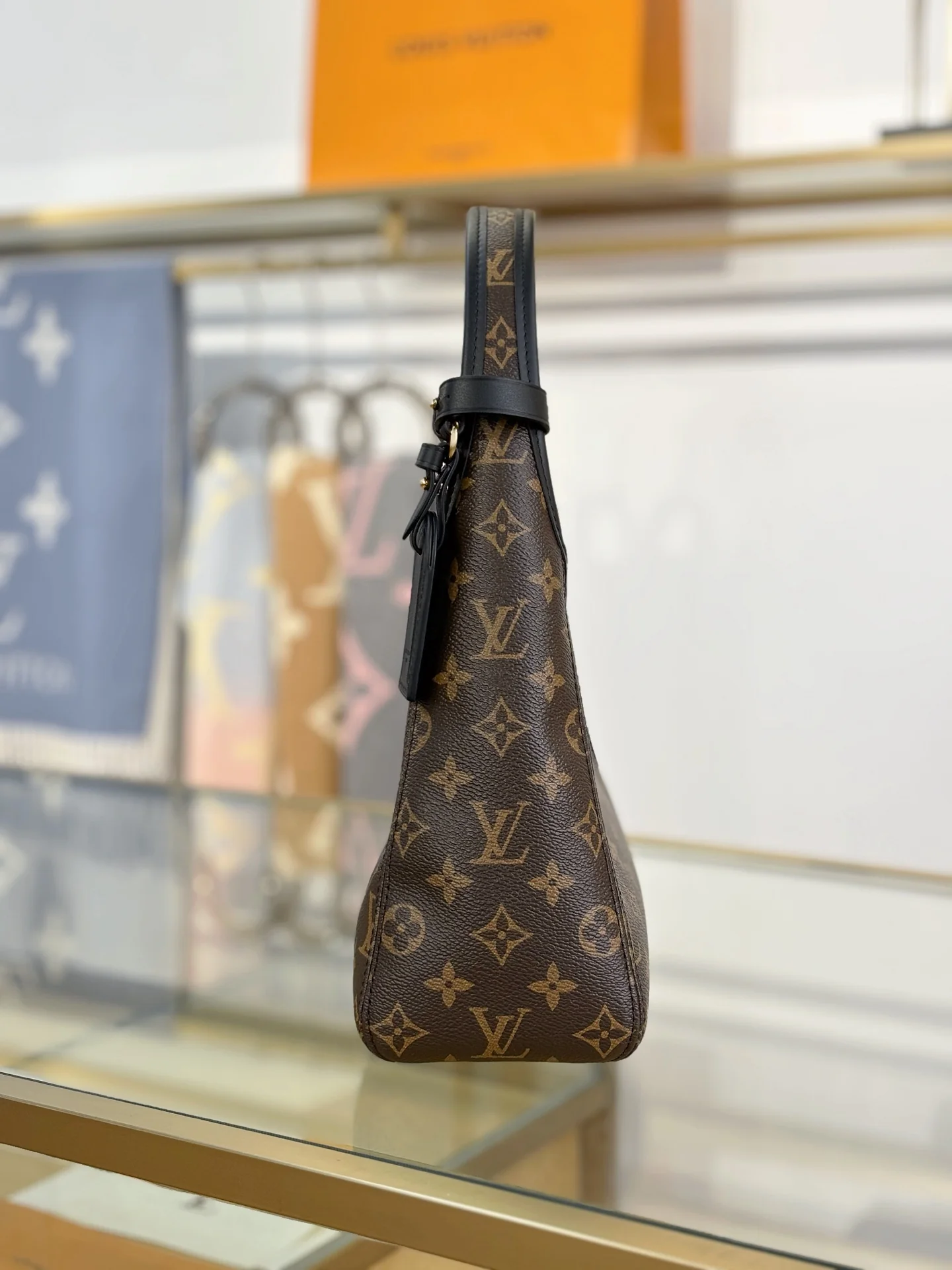 LV-m12940-the-drop подмышечная сумка-маленькая черная