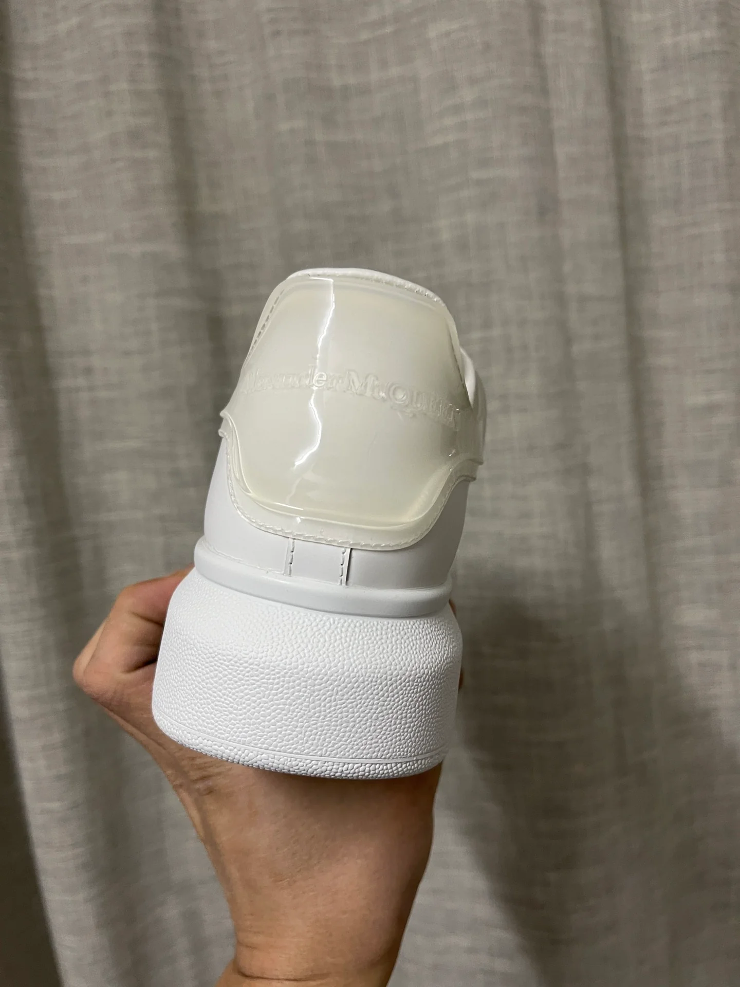 Классические белые кроссовки McQueen - унисекс - белые с мягким каблуком - премиум-издание