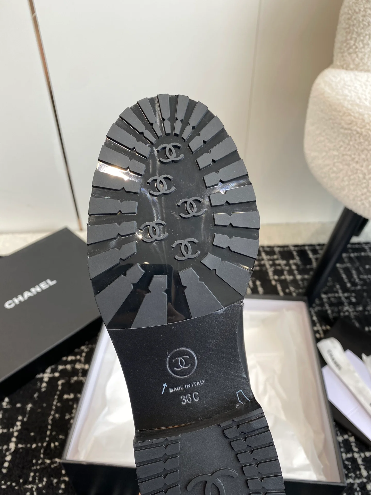 Лоферы Chanel 2024 в стиле 