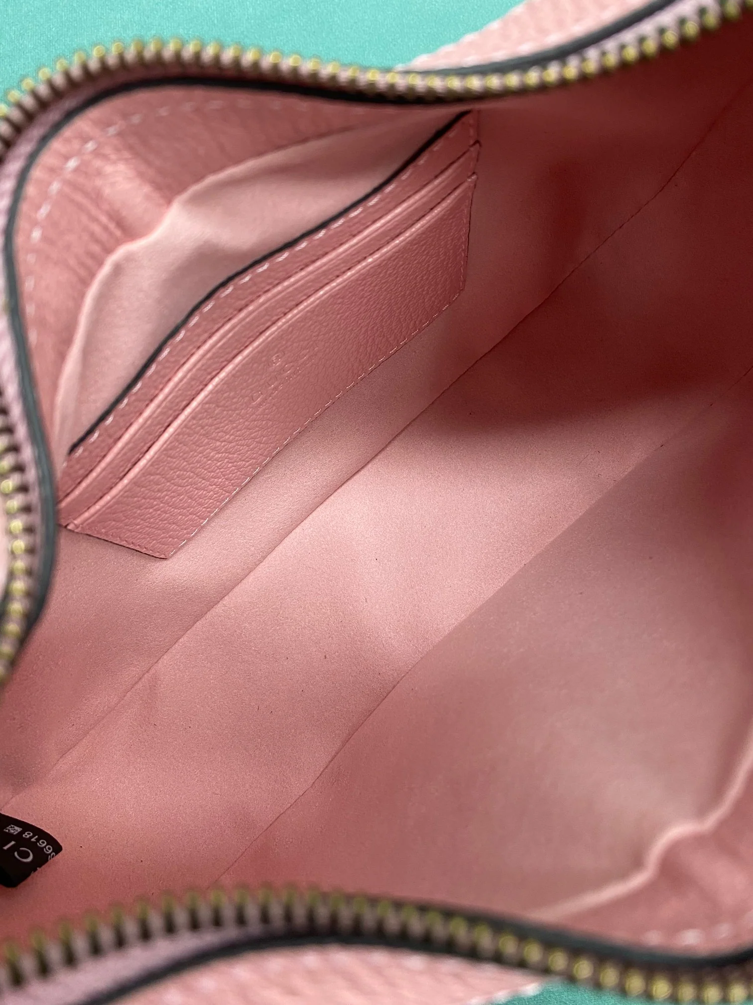 Сумка Gucci на цепочке через плечо - розовая