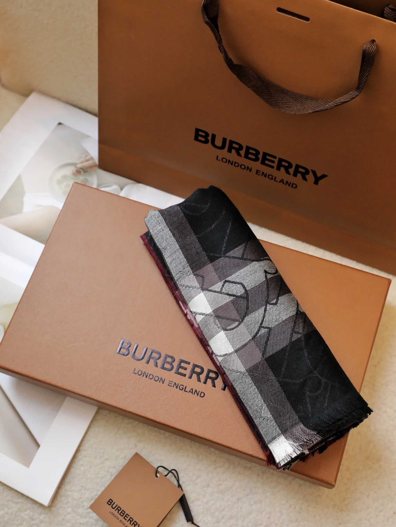 Burberry - Шелковый и шерстяной шарф на каждый день - 100-200 см