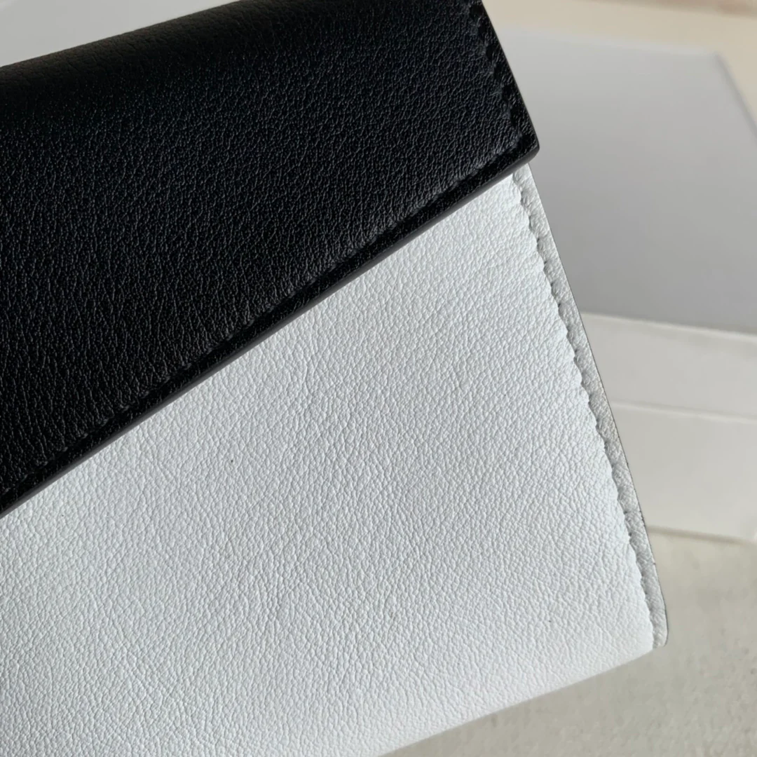 Черно-белый кошелек-книжка Celine