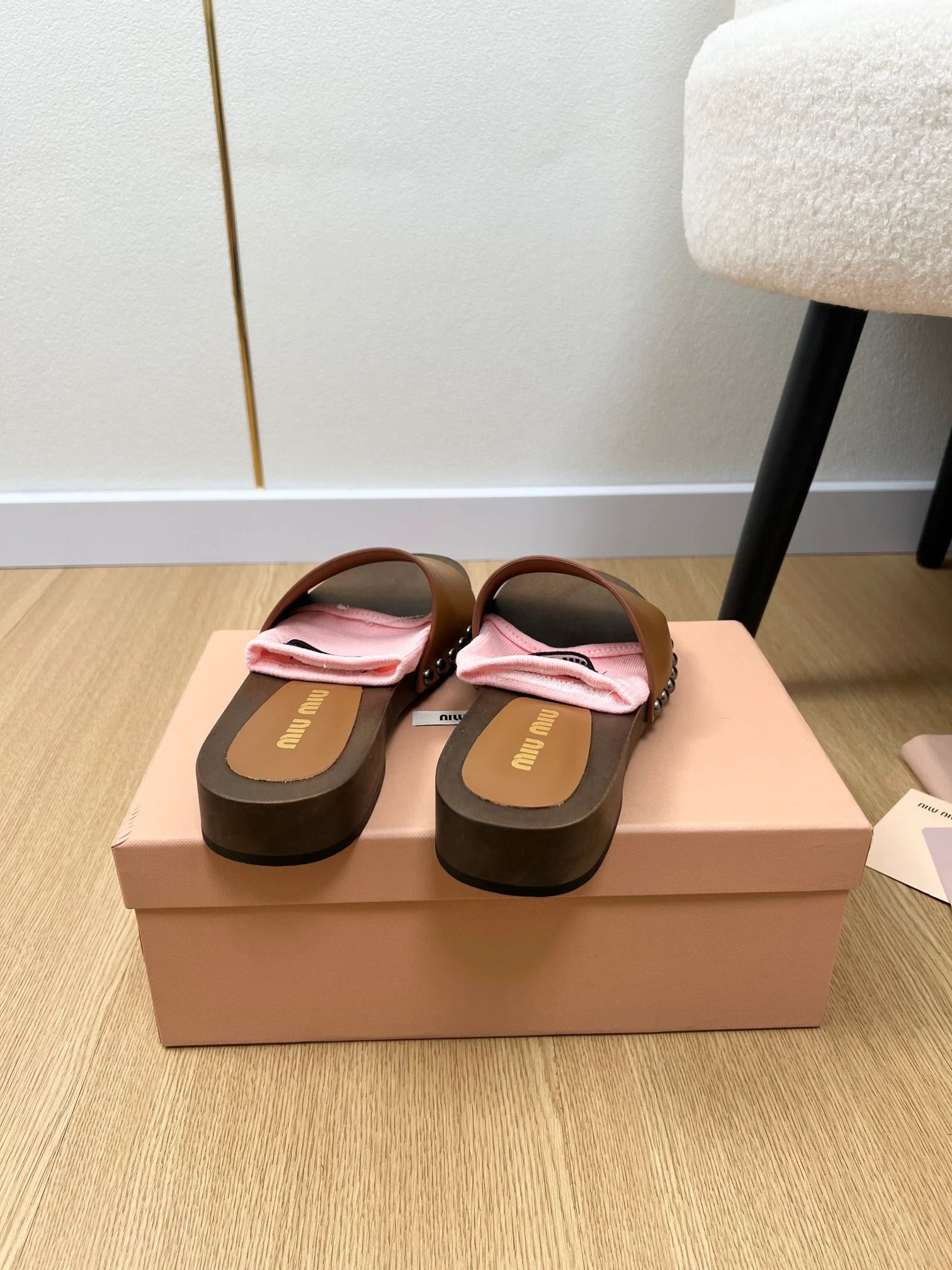 Деревянные тапочки Miu Miu 2024 - Кофе