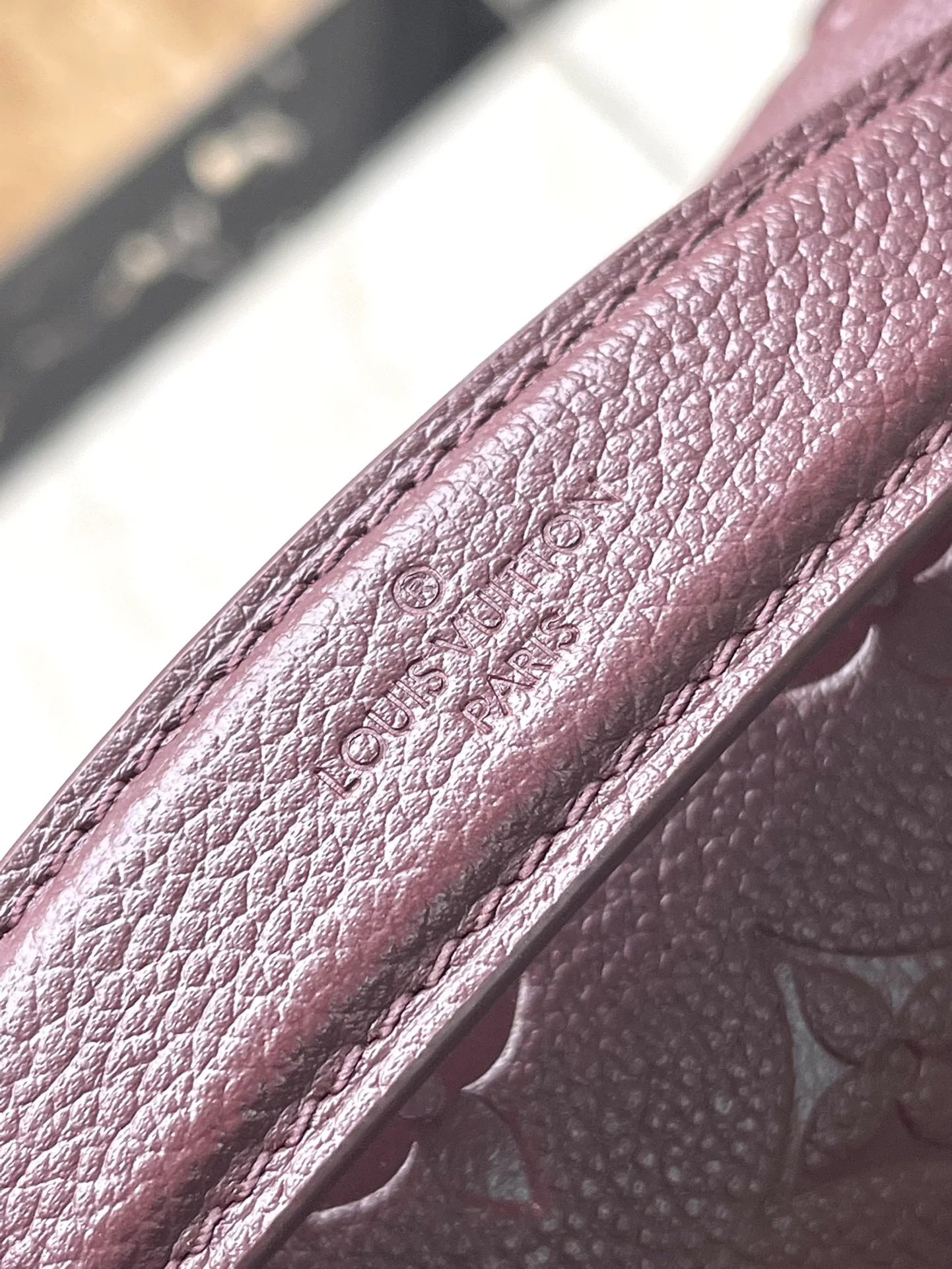 m46613-LV-Pochette-Metis-Classic с узором, кожа, винно-красный