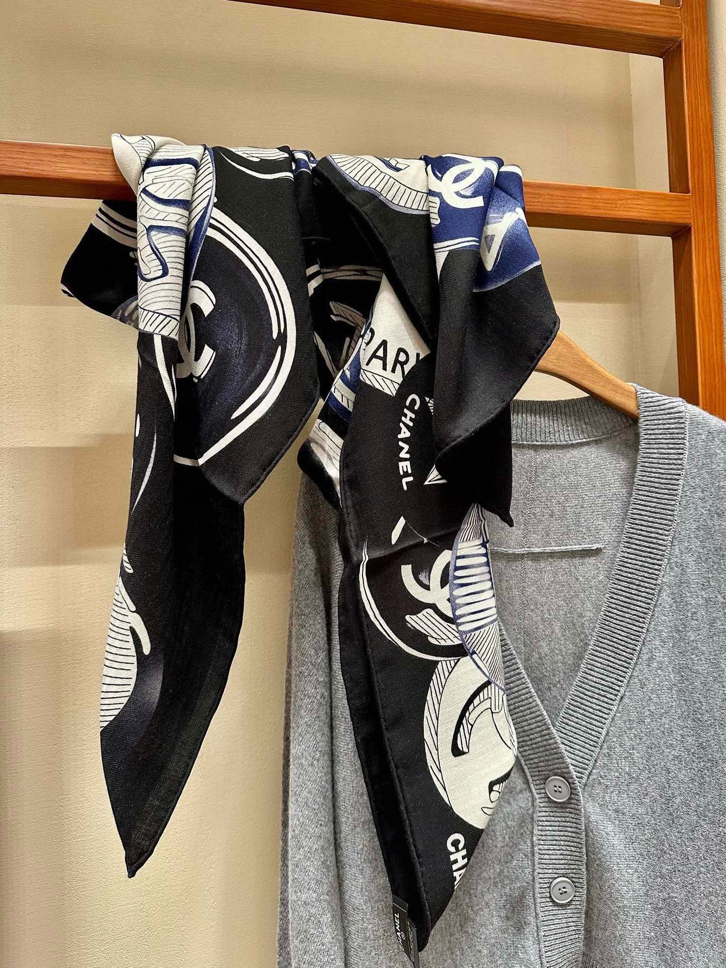 Шаль Chanel 2024 Coin Shawl - 140-140-Black