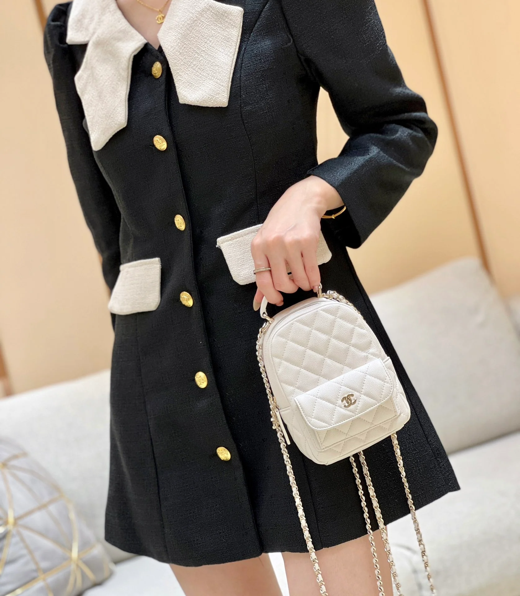 Новый оригинальный мини-рюкзак Chanel 24c - белый