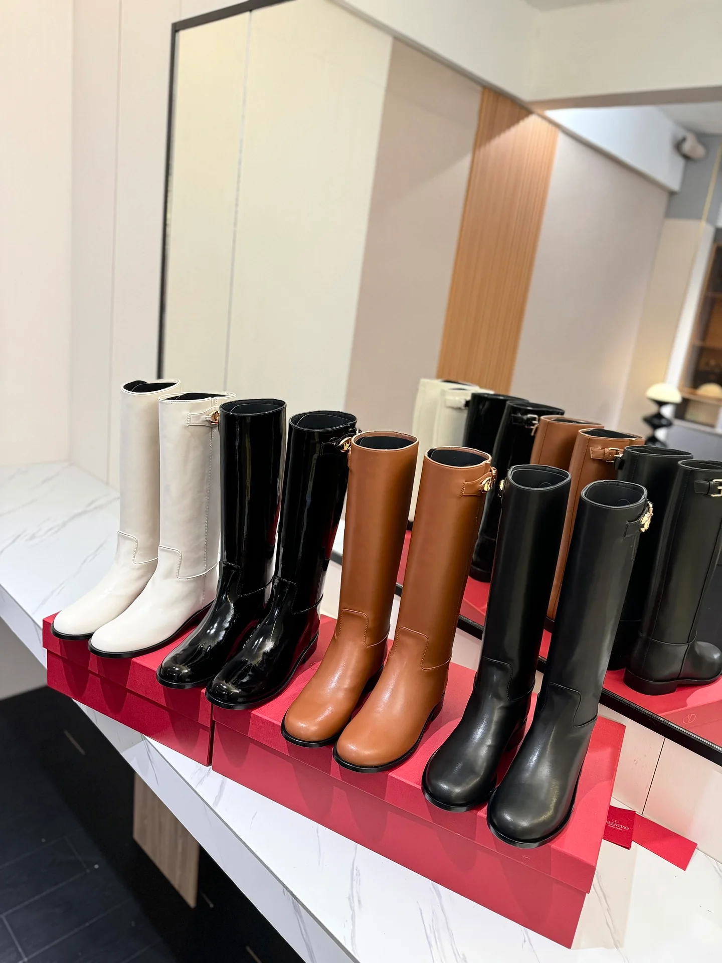 Ботинки для верховой езды Valentino 2024 — изображение из коллекции