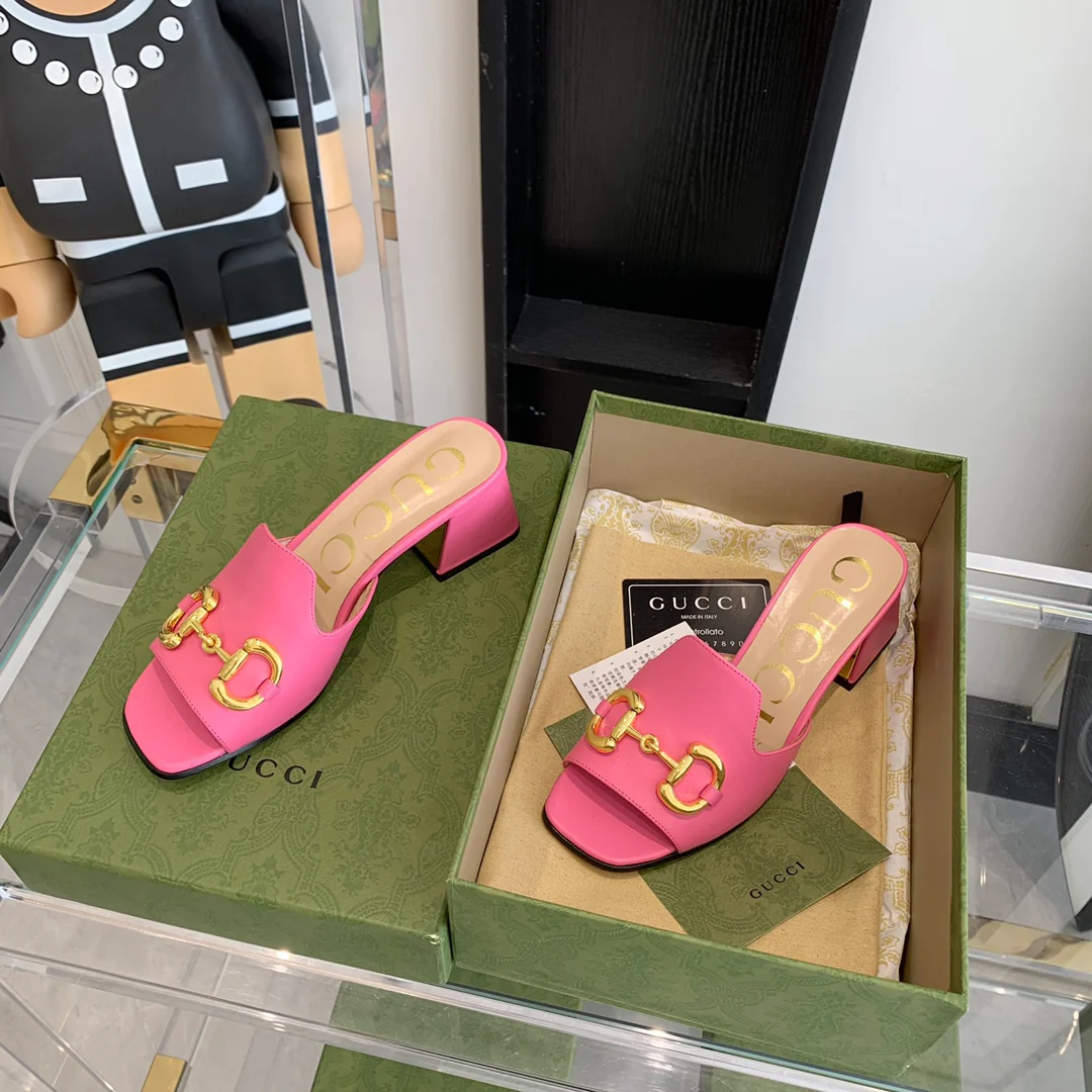 Босоножки Gucci с квадратным носком и низким каблуком