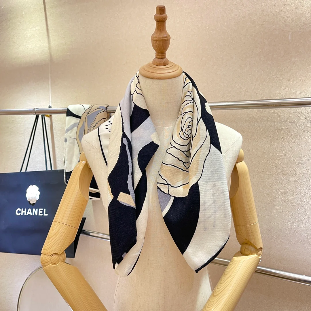 Классический кашемировый платок Chanel ?Камелия? — 140 см