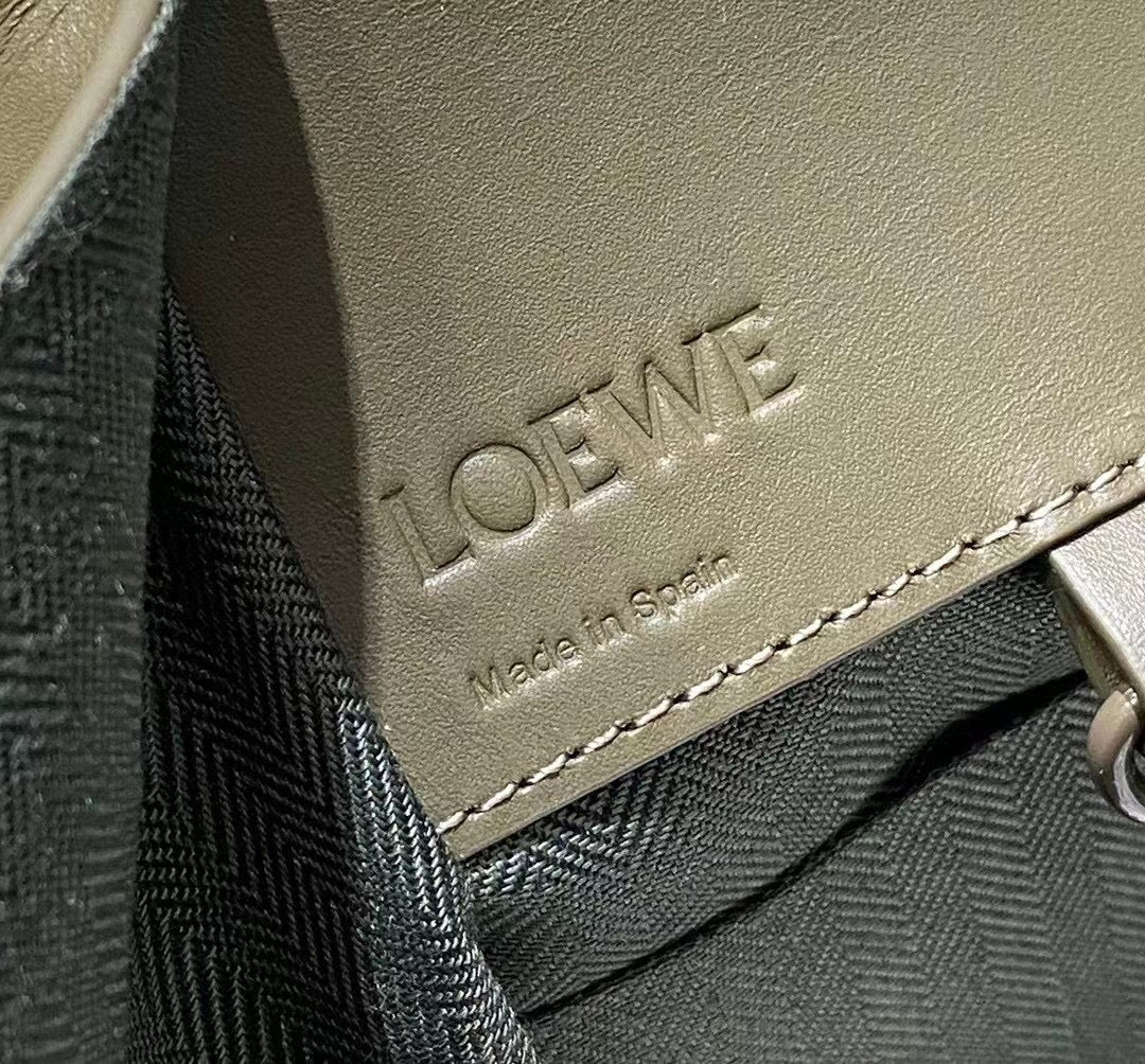Сумка Loewe Hammock - атласная телячья кожа - маленькая - зеленая