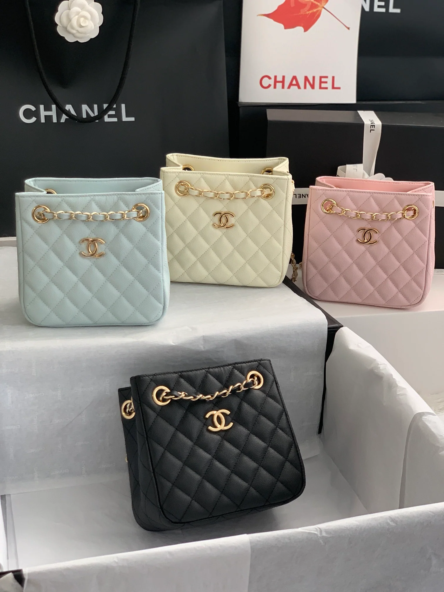 Новая сумка-тоут Chanel весна/лето 2022 — изображение из коллекции.