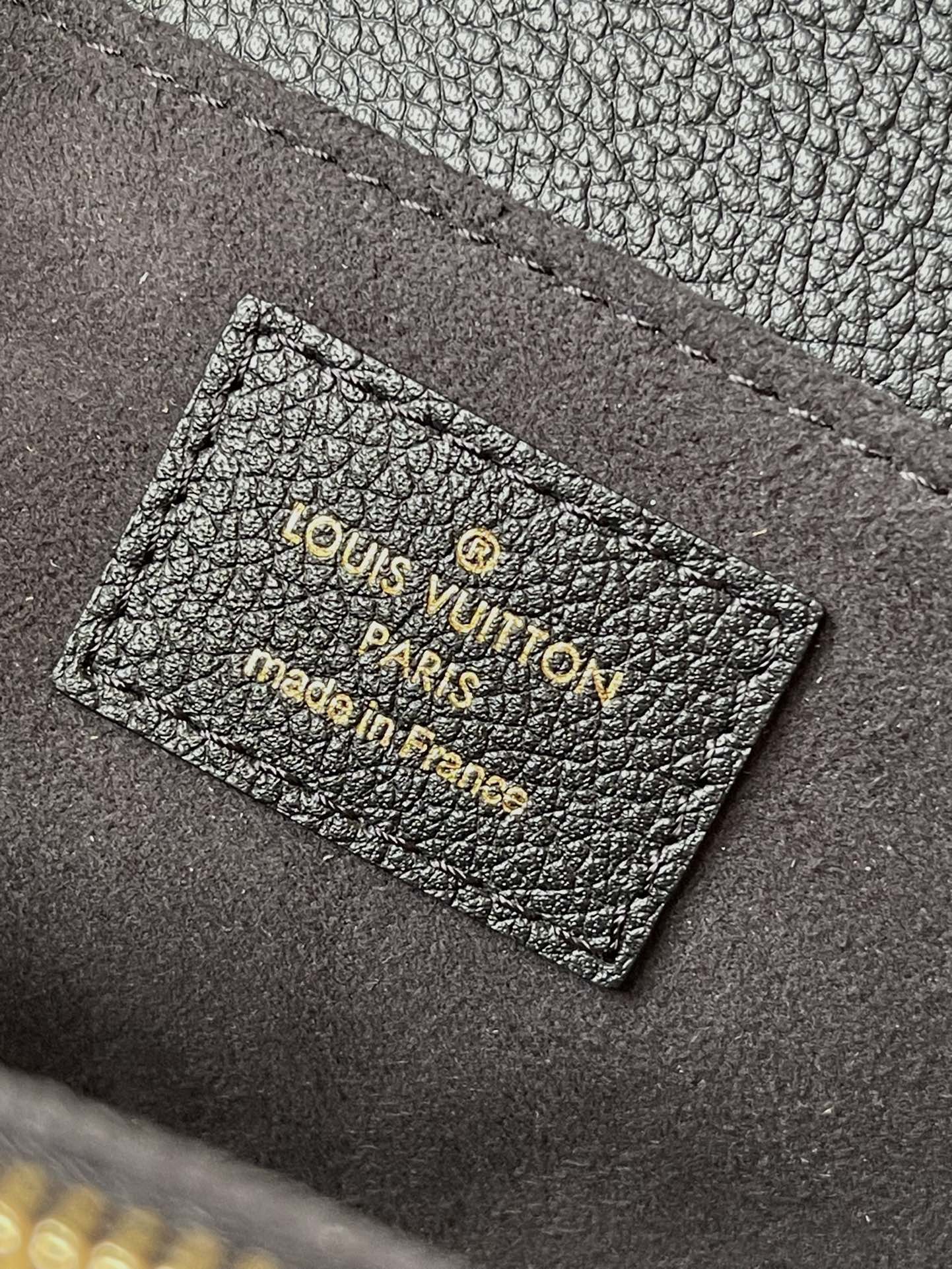 m46596-LV-pochette-metis-east-west-black