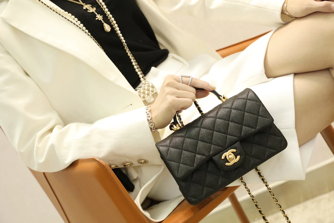 Новинка сезона весна/лето 2023 от Chanel - Кожа, текстура 