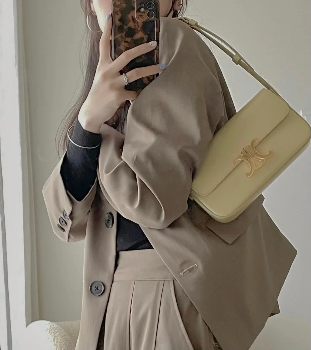 Кожаная сумка через плечо Celine Triomphe - желтая