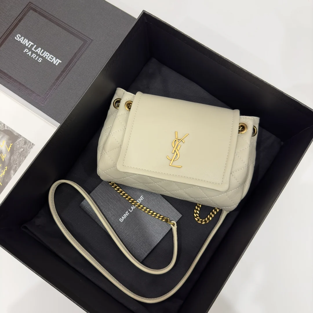 Мини-юбка YSL Nolita из овечьей кожи белого цвета.