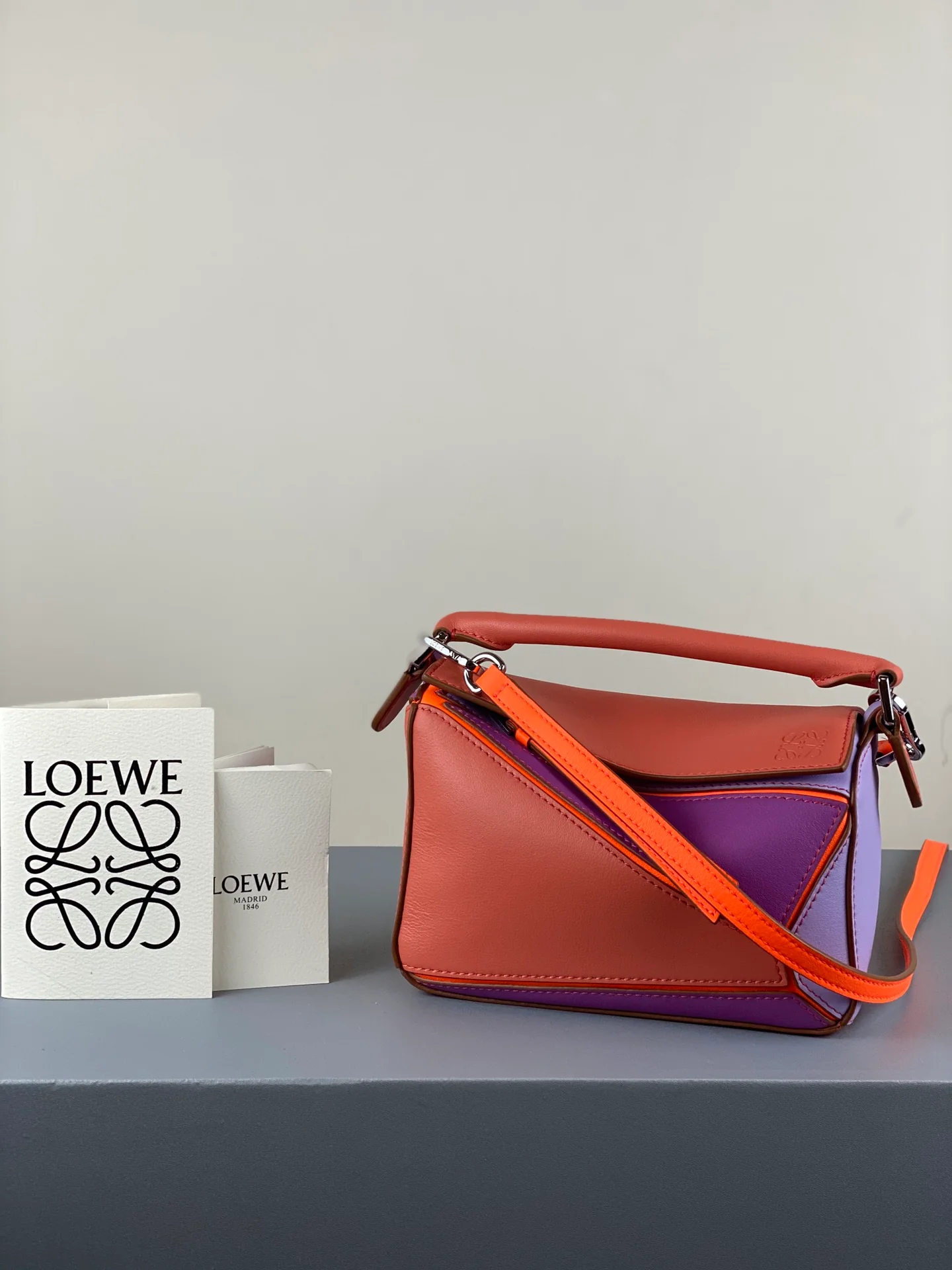 Мини-сумка Loewe Puzzle Bag из телячьей кожи - 9