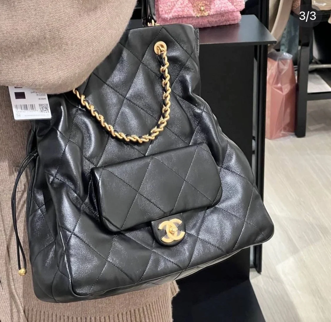 Большая сумка-шоппер Chanel 25c, черно-золотая.