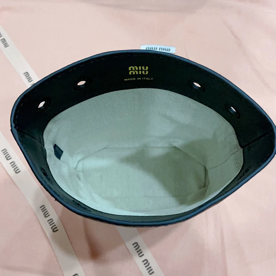 Miu Miu - Миниатюрная сумка-ведро из овечьей кожи