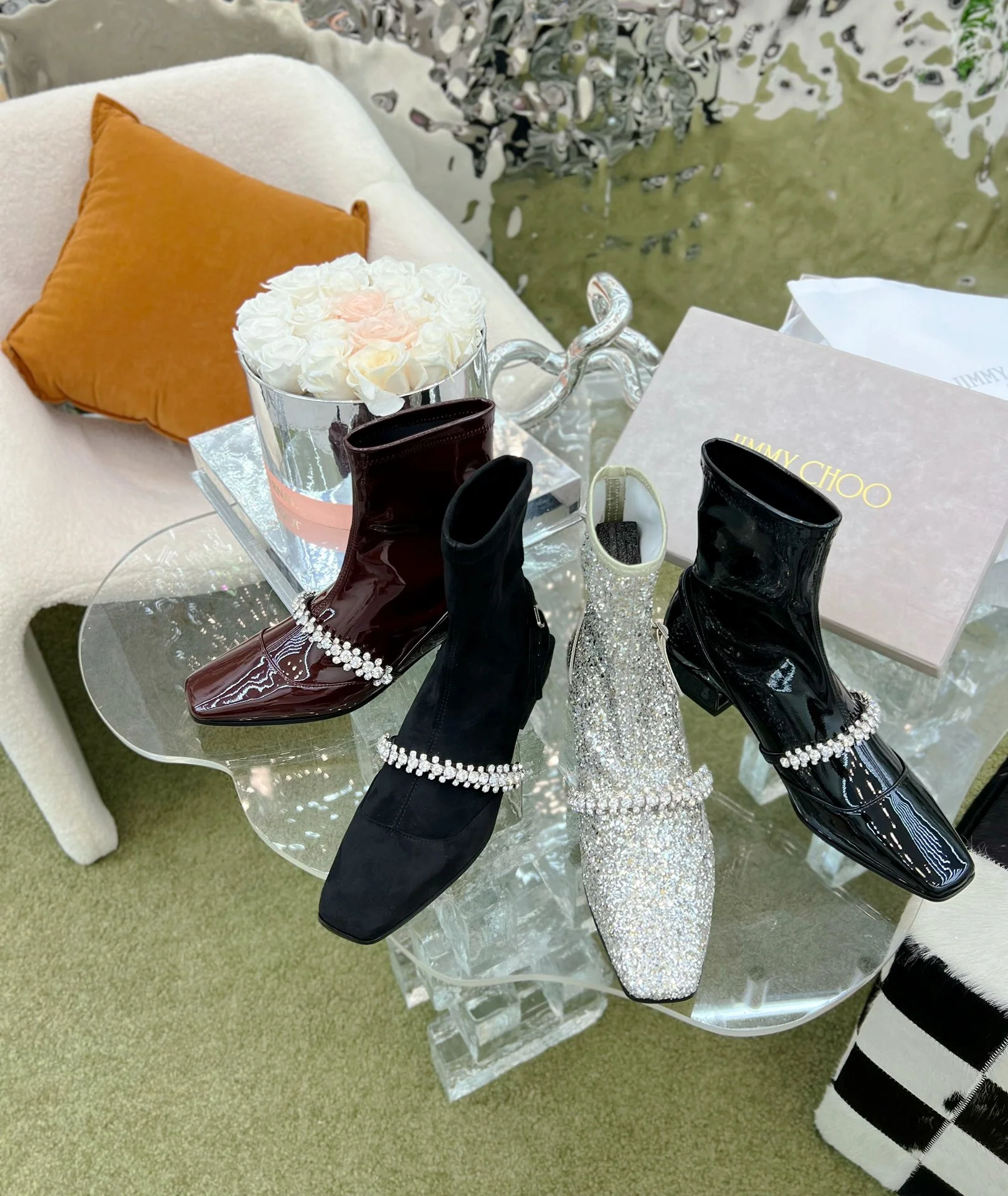 Jimmy - Новинка сезона весна/лето 2022 - Ботильоны на резинке со стразами