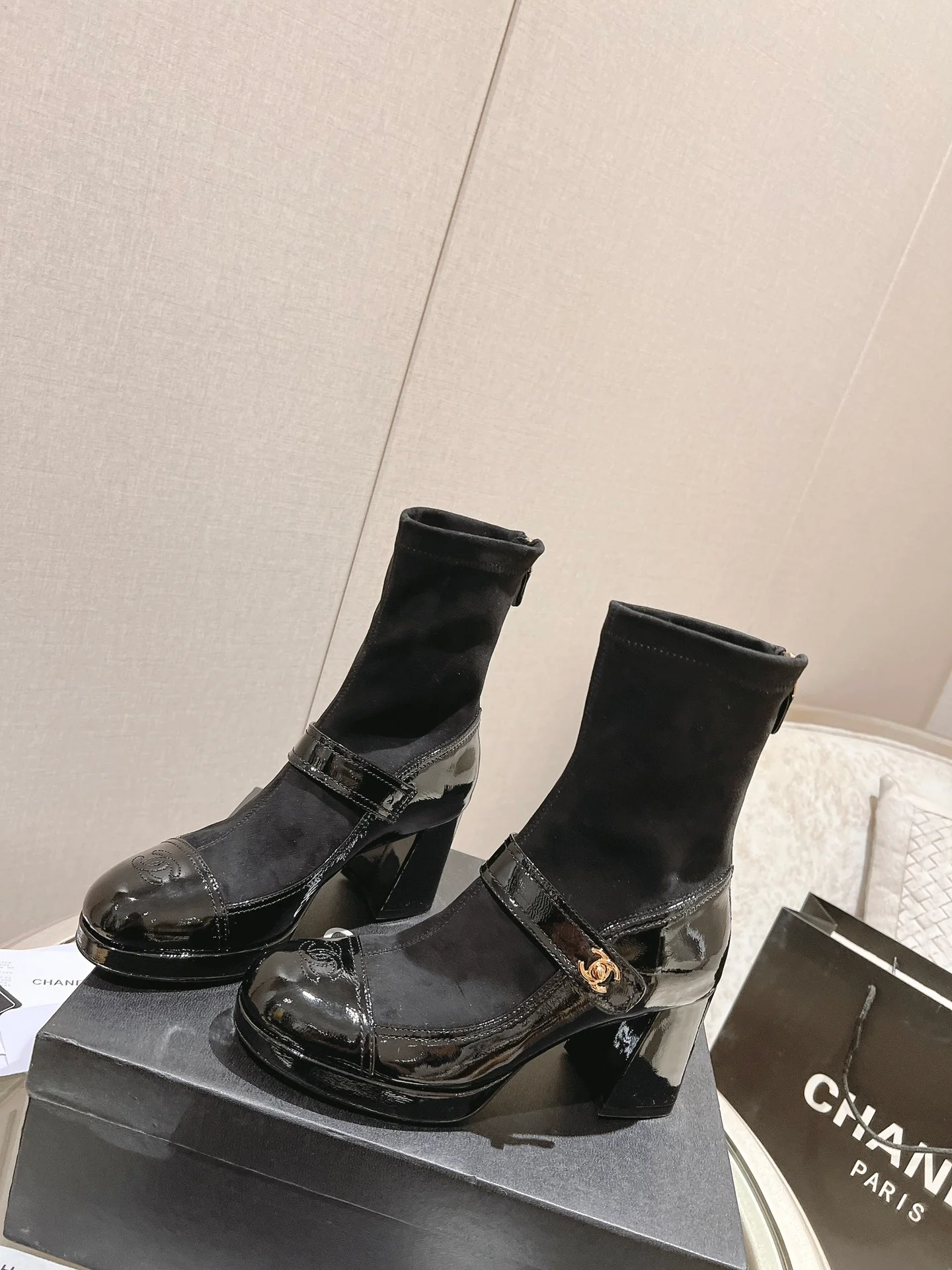 Унисекс лоферы Chanel в стиле показа на парижском подиуме, черные.