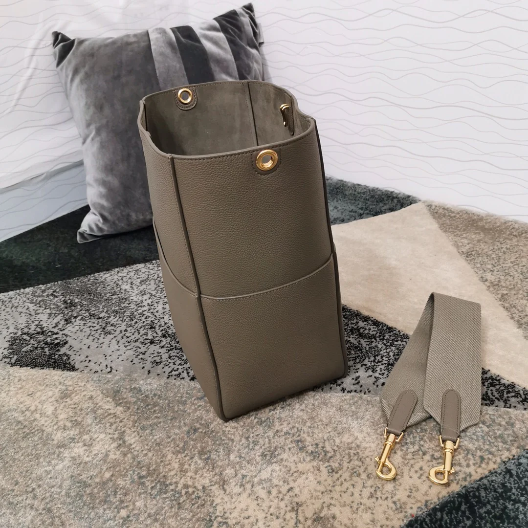 Celine-suau-sangle-large-grey