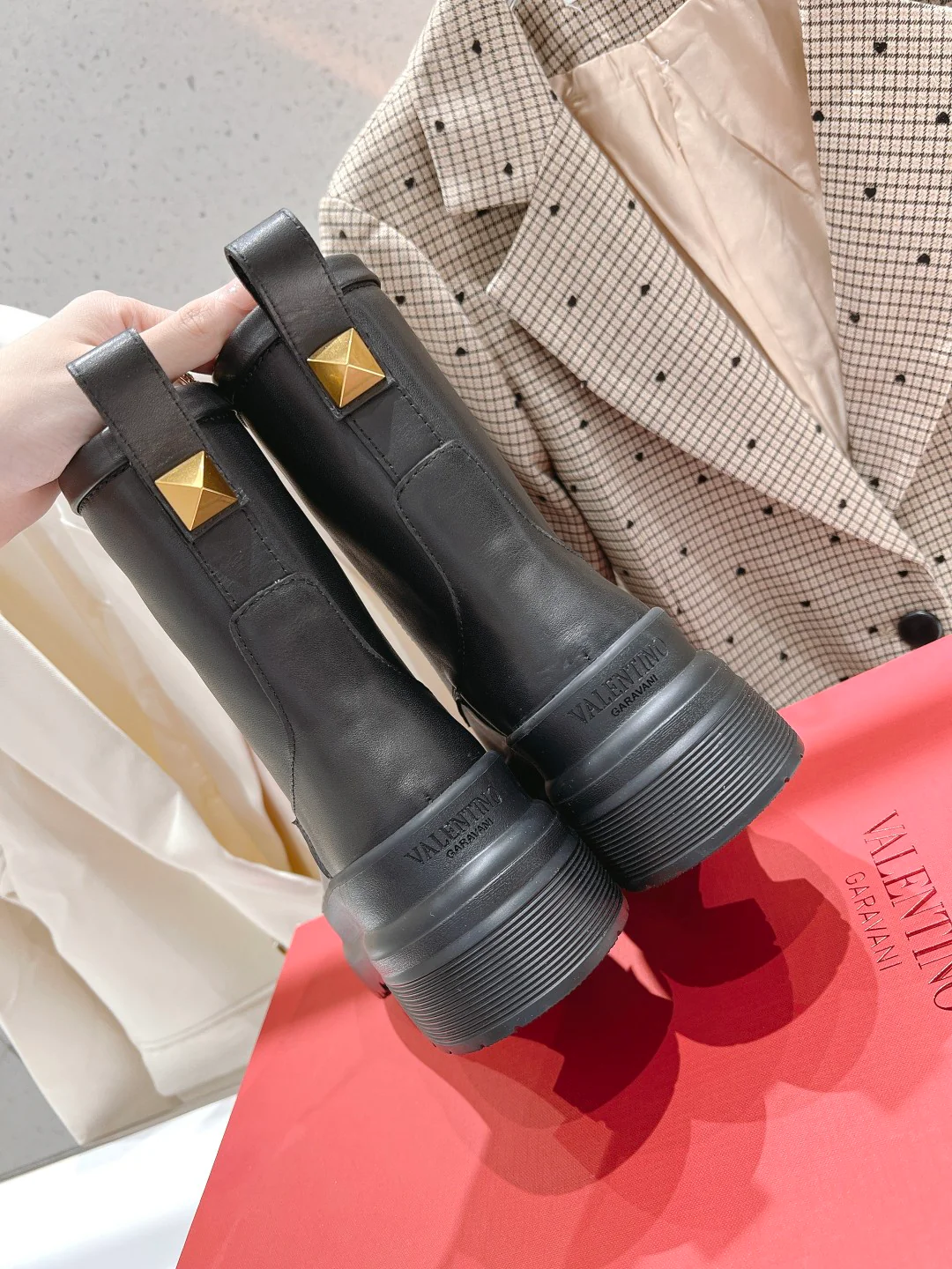 Ботинки Valentino на шнуровке до середины икры в стиле милитари - черные