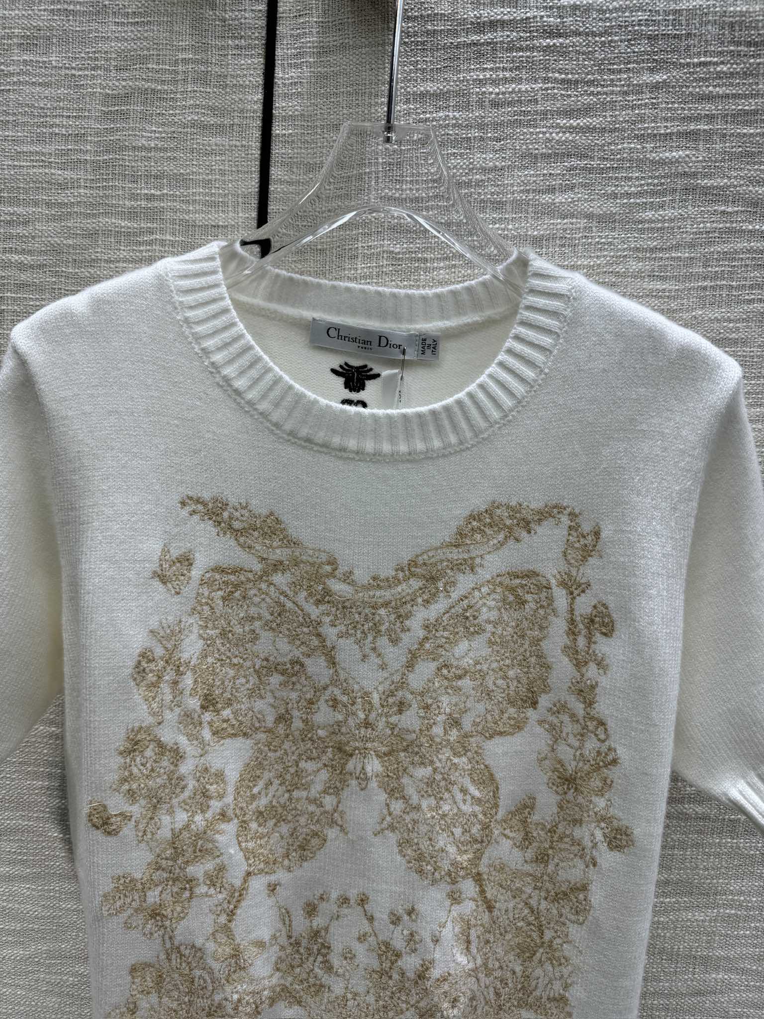 Футболка с коротким рукавом из трикотажа с вышивкой ?Цветочная бабочка? Dior 2403 — белая.