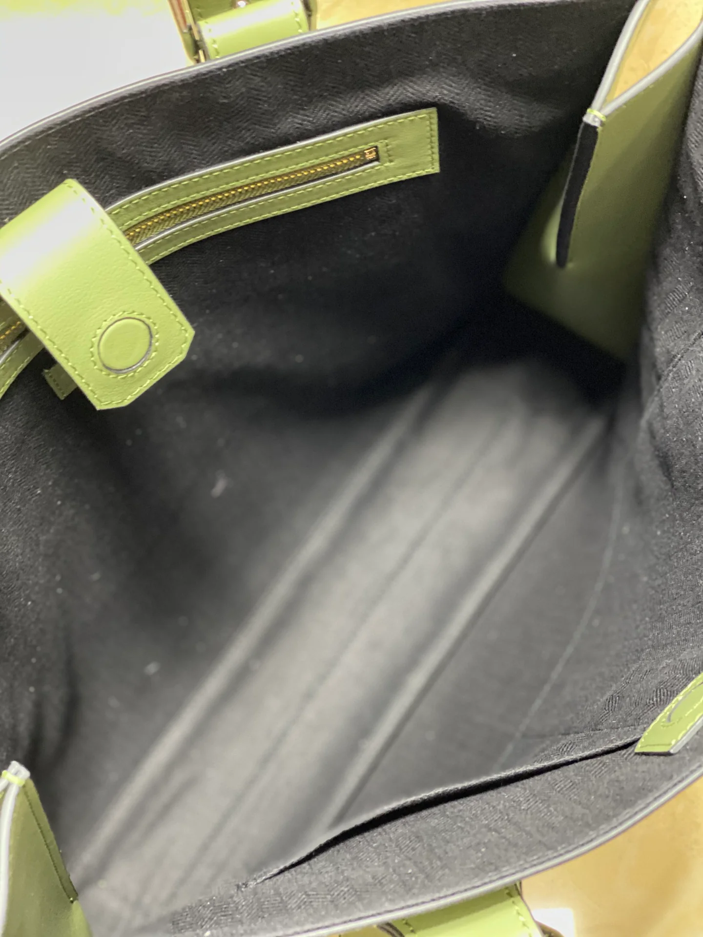 Сумка-тоут с горизонтальной пряжкой Loewe