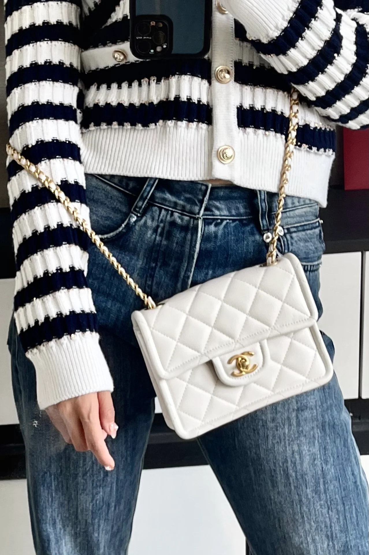 Маленькая булочка из тофу Chanel - белая