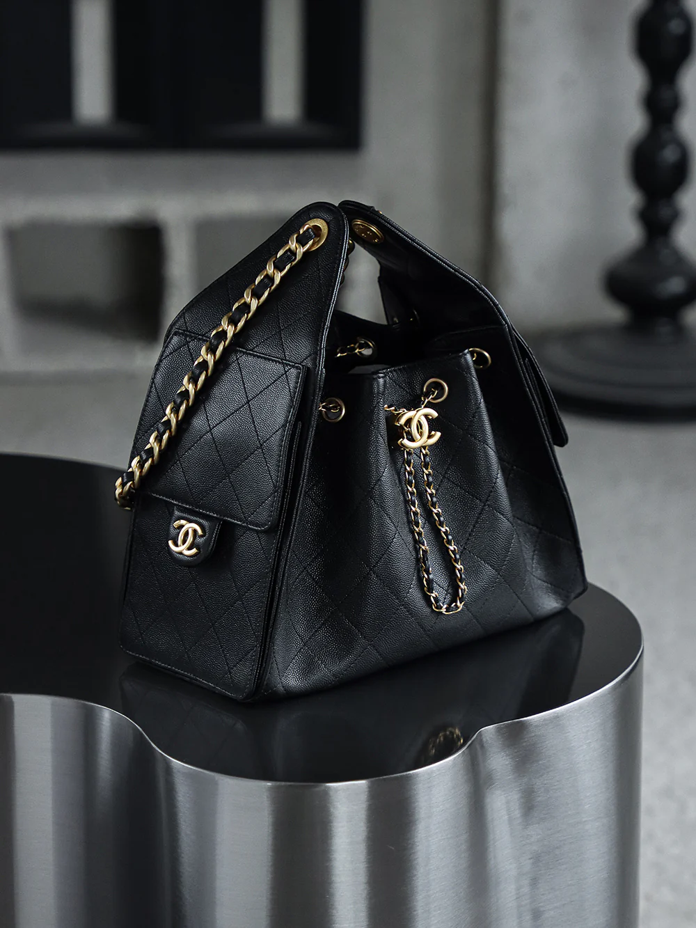 Сумка Chanel 25 - Хиппи-хобо, маленькая - Золотая пряжка