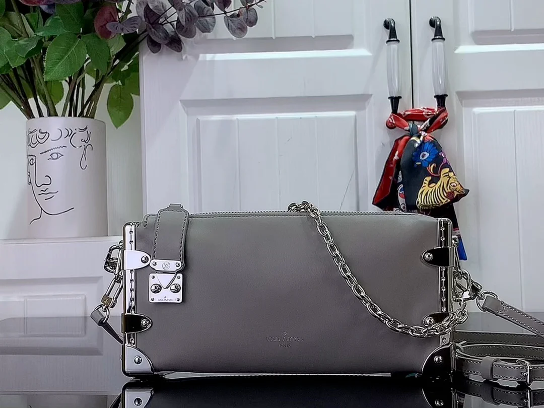 m25445-LV-slim-side-trunk chain bag-grey