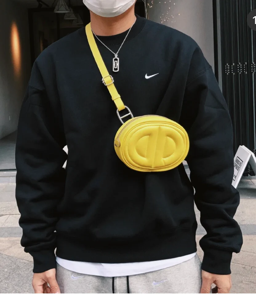 Сумка Hermes In the Loop из телячьей кожи Swift, лимонно-желтого цвета, 19x13x4 см.