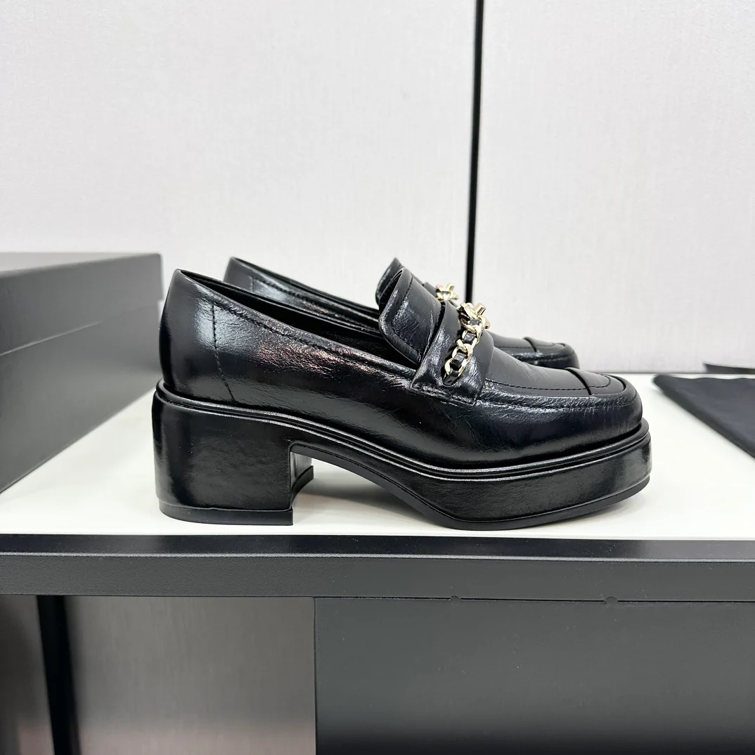 Кожаные туфли на платформе Chanel 2024 - черные