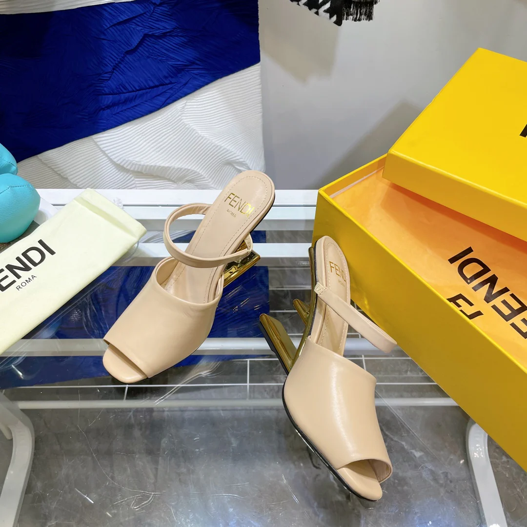Fendi - Стильные сандалии на F-образном каблуке - Сандалии на высоком каблуке с открытым носком