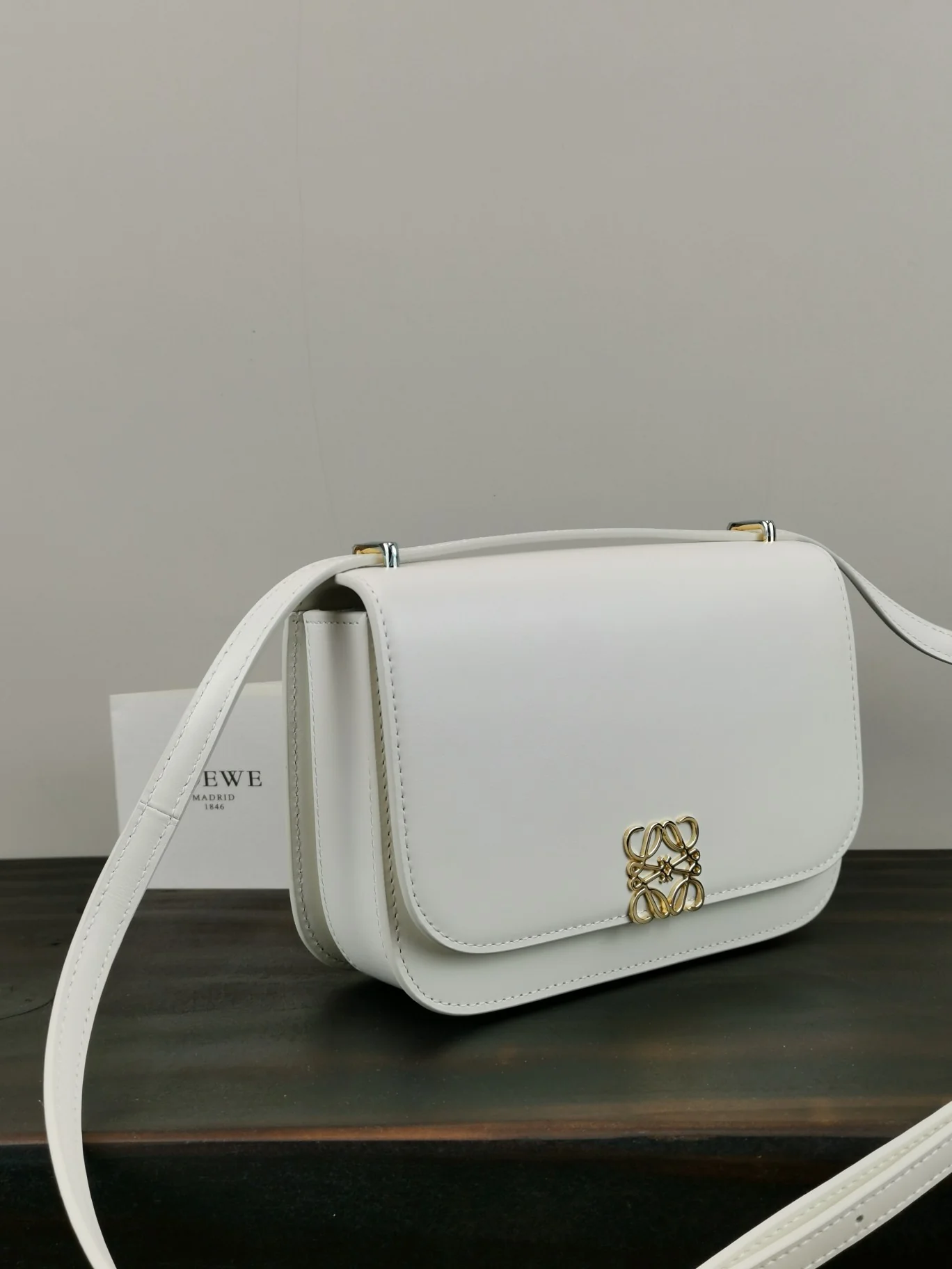 Серия Loewe Goya, маленький размер 10