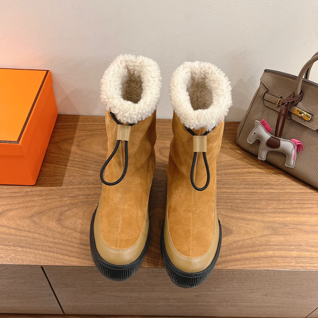 Классические шерстяные сапоги Hermes 2024 — кофейно-коричневого цвета.