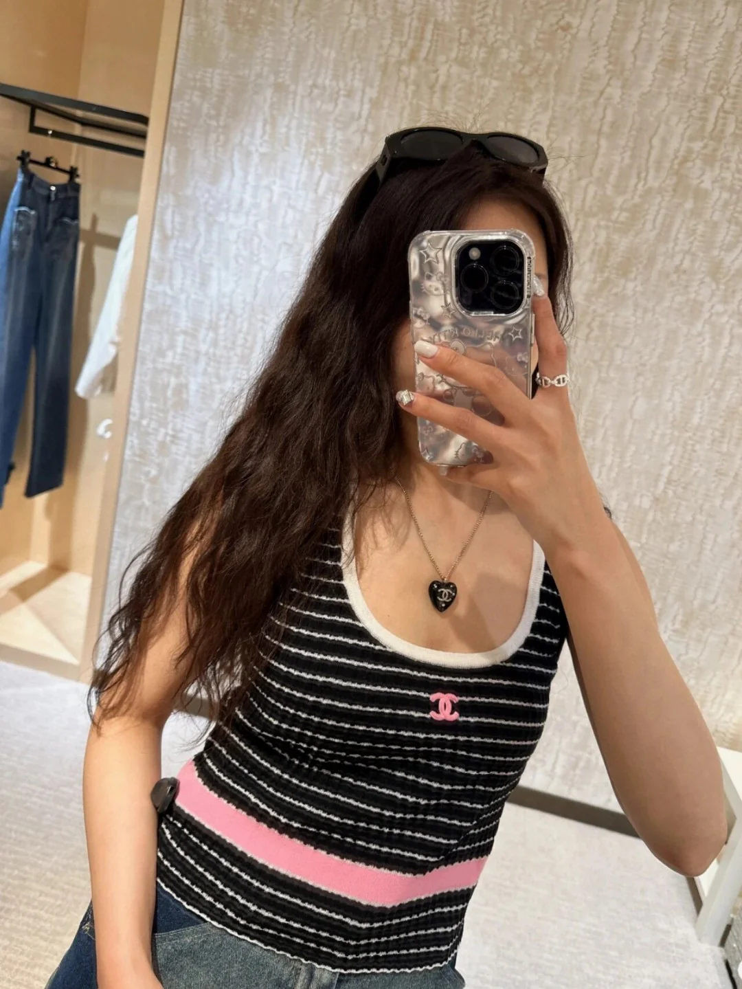 Вязаный жилет Chanel 2403 в белую полоску