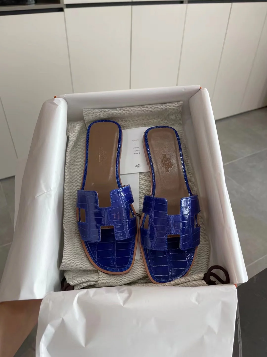 Тапочки Hermes с буквой H — Крокодиловая кожа — Королевский синий