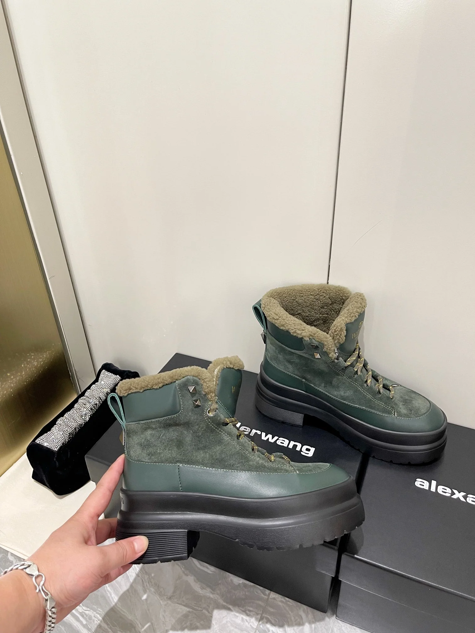 Новинка сезона осень/зима 2022 от Valentino - Снежные сапоги - 1