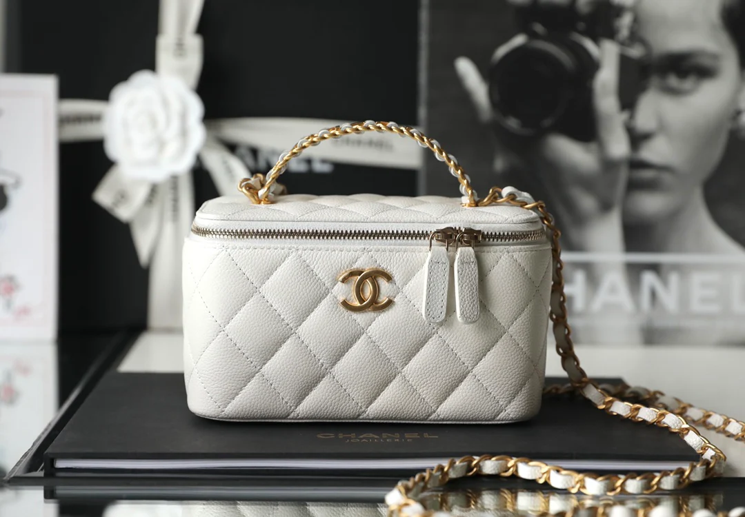 Весенне-летняя коллекция Chanel - Браслет с буквой - Квадратная коробка - Белый