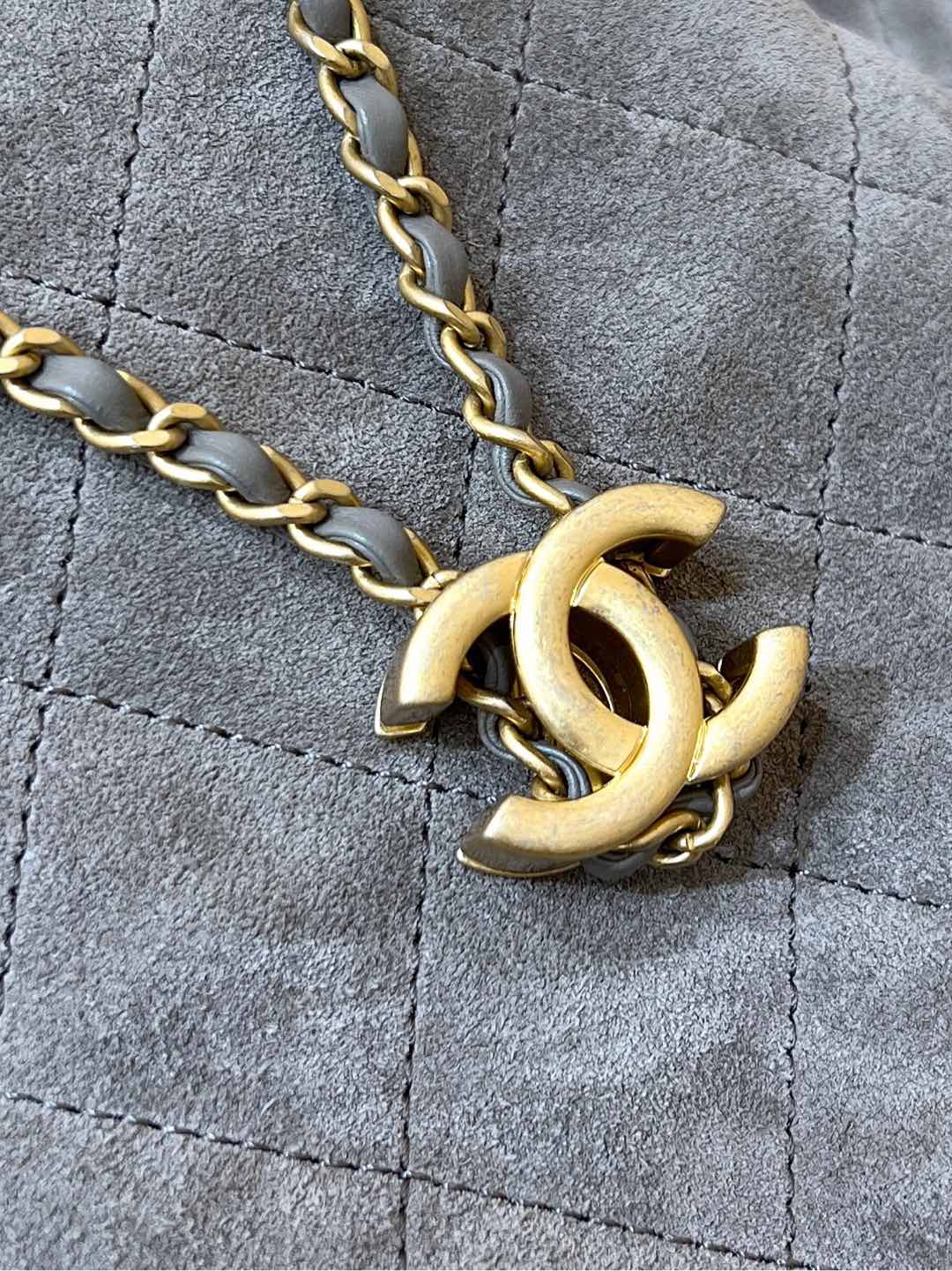 Популярная сумка-хобо Chanel 25c, коричневая.