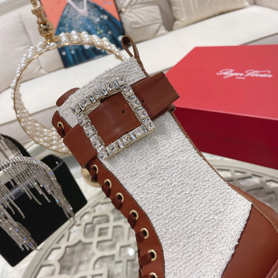 Тканевые ботинки Martin средней высоты, в британском стиле.