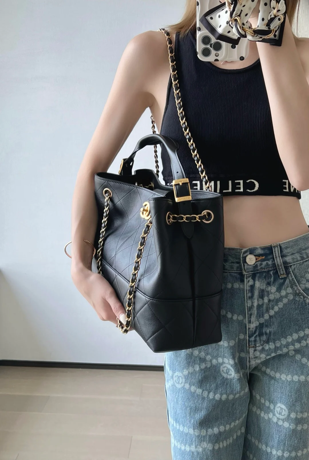 Chanel - ??? - Горизонтальная сумка-шоппер из телячьей кожи - Черная с золотой фурнитурой