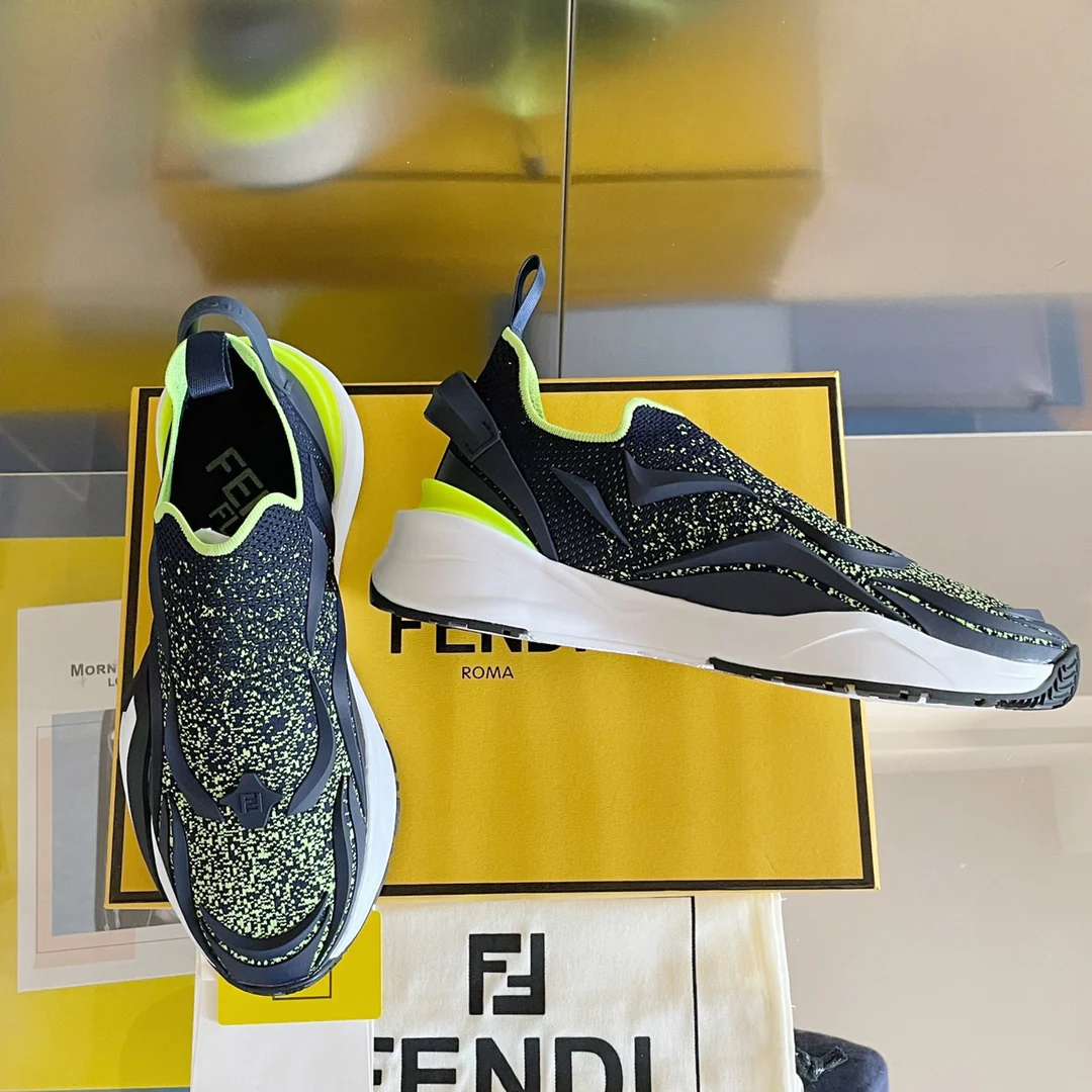 Новинка 2023 года от Fendi - кроссовки Flow Series Flyknit - черно-желтые.
