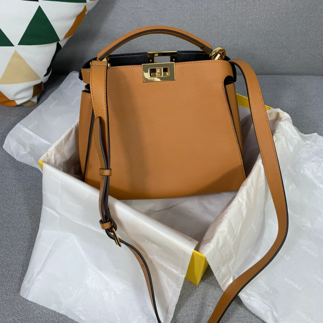 Сумка Fendi Peekaboo из коричневой кожи